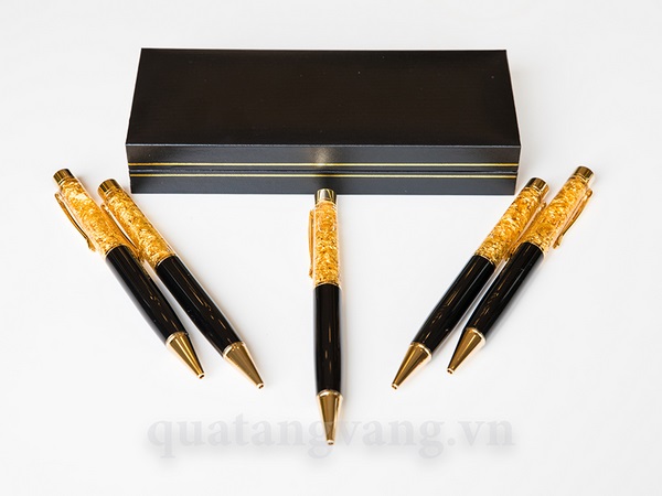 12-qua-tang-but-ky-cao-cap-1.jpg